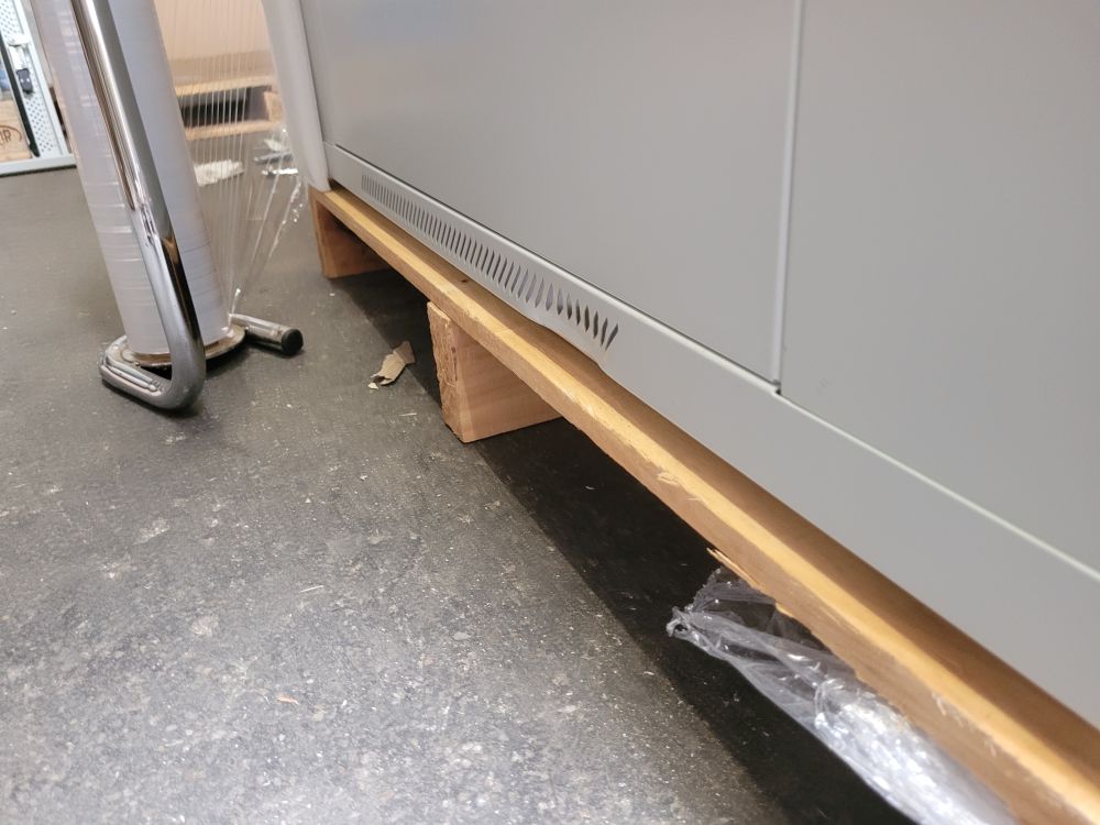 ALLNET 19\"Schrank, 32HE, B800/T1000mm, Glastür, Lichtgrau, SNB-Serie,*Demoschrank mit leichter Delle*